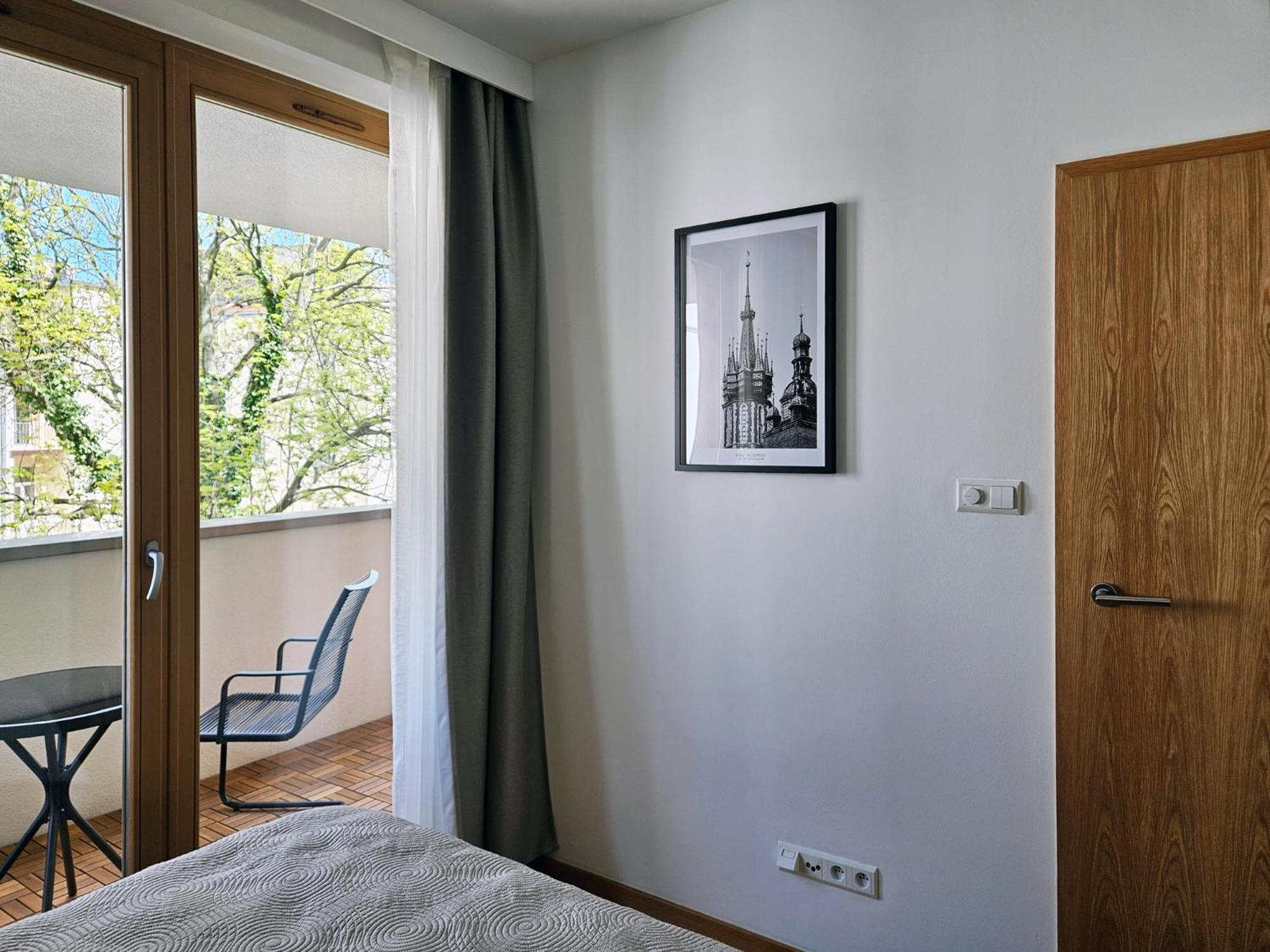 Old Town Plaza Apartment Краков Экстерьер фото