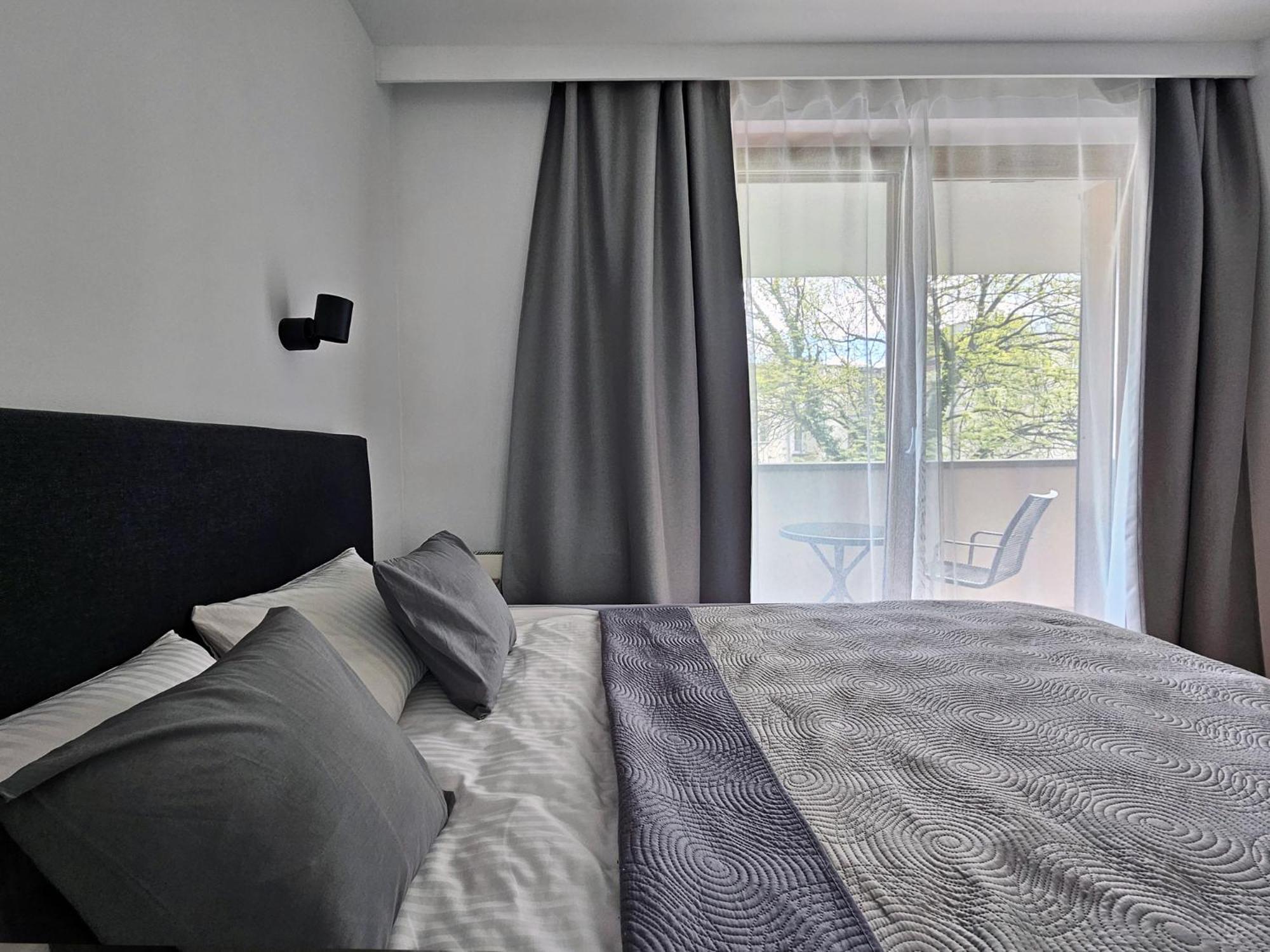 Old Town Plaza Apartment Краков Экстерьер фото